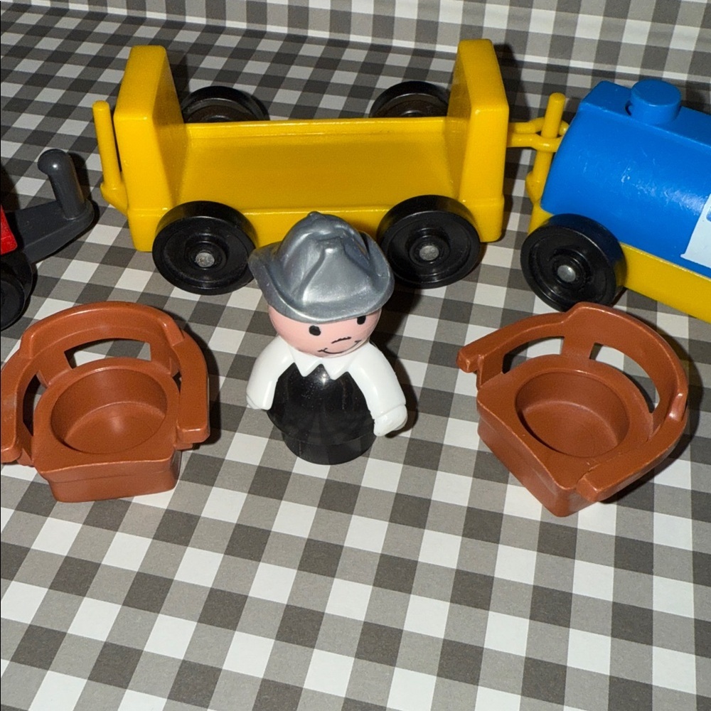 Vintage Fisher price little people Colorful Train fueled truck Toy Mattel 2004 - Picture 4 of 9
